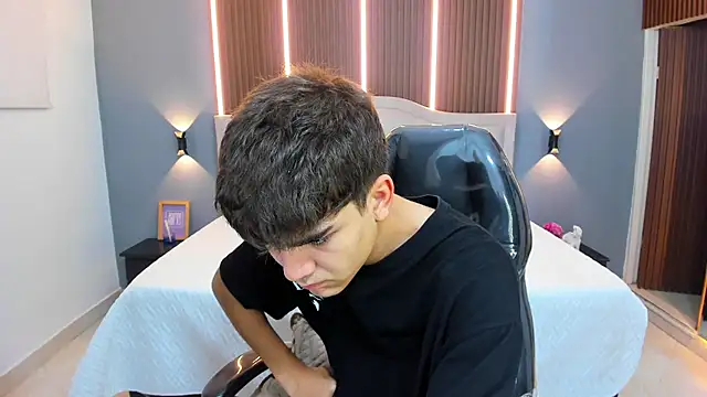 Tommy18   online show from November 2025 03:32:02 AM