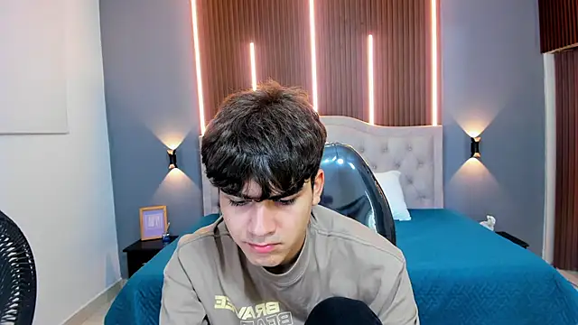 Tommy18   online show from September 2025 03:33:01 AM