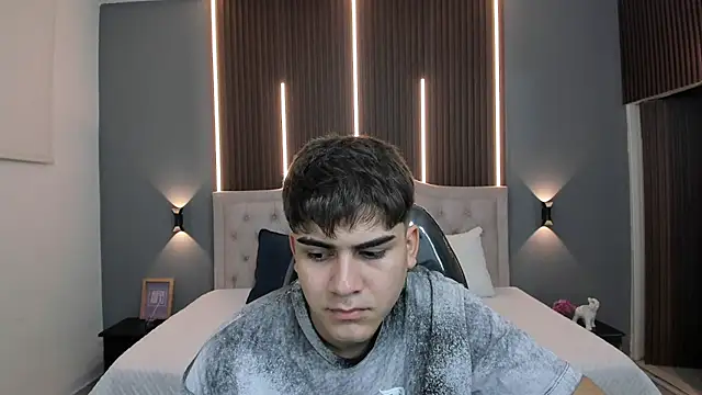 Tommy18   online show from December 2025 03:32:02 AM