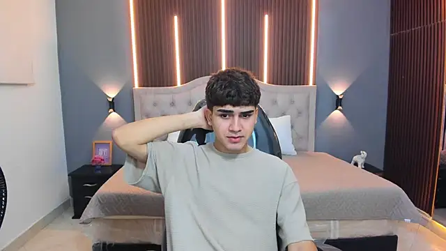 Snapshot of Tommy18__ chatting on June 2026 03:28:02 AM Tommy18 online show from June 2026 03:28:02 AM