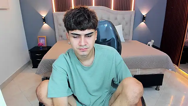 Snapshot of Tommy18__ chatting on June 2026 03:28:01 AM Tommy18 online show from June 2026 03:28:01 AM
