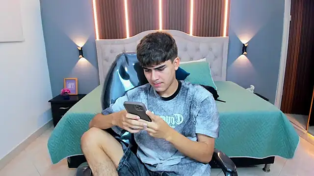 Tommy18   online show from February 2026 03:26:02 AM