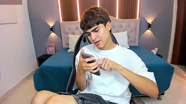 Tommy18   online show from November 2025 03:40:01 AM