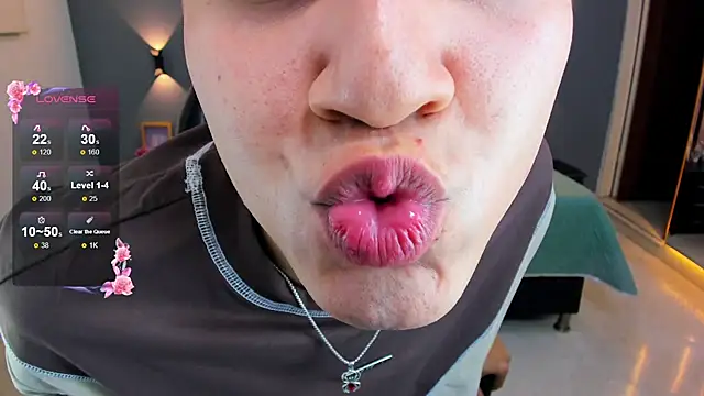 Tommy18   online show from April 2026 03:44:02 AM