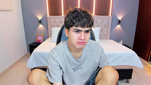 Snapshot of Tommy18__ chatting on July 2026 03:22:02 AM Tommy18 online show from July 2026 03:22:02 AM