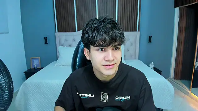 Tommy18   online show from September 2025 03:34:02 AM
