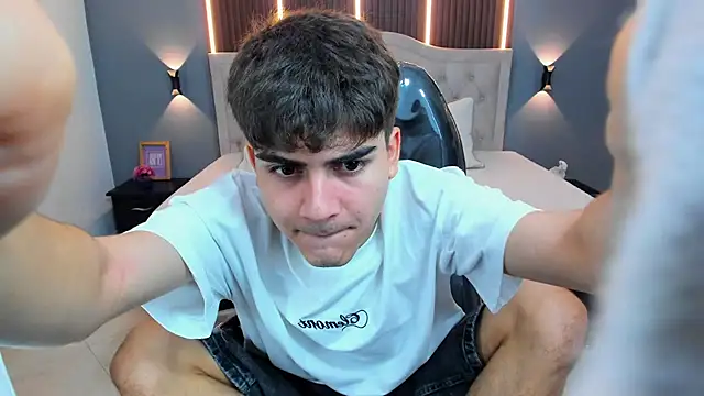 Tommy18   online show from February 2026 03:25:01 AM