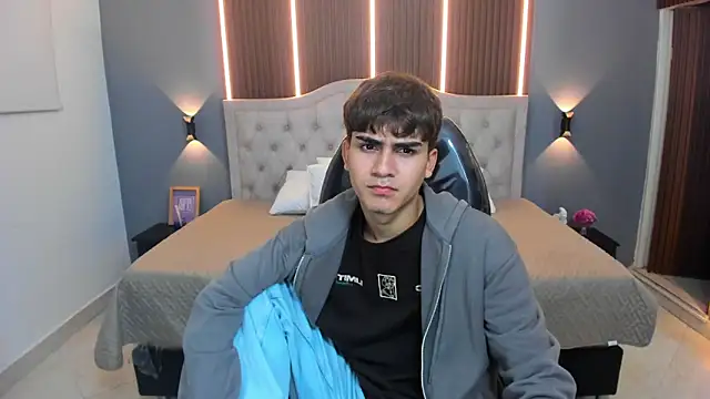 Tommy18   online show from November 2025 03:32:01 AM