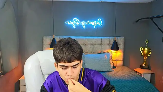 Tommy18   online show from March 2025 09:49:01 AM
