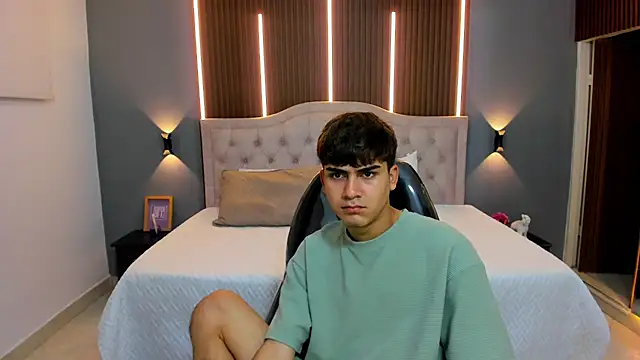 Tommy18   online show from November 2025 03:32:02 AM