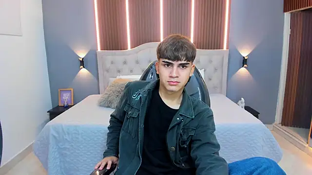 Tommy18   online show from October 2025 03:41:02 AM