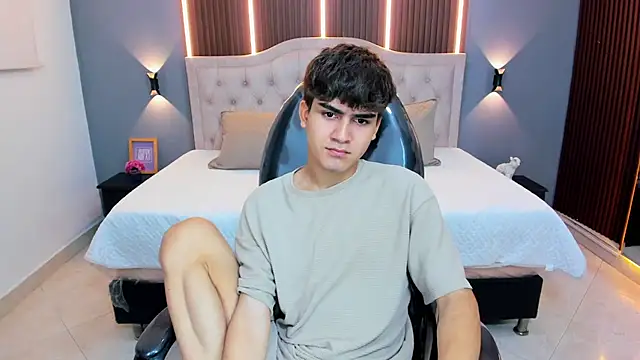 Tommy18   online show from March 2026 03:31:01 AM