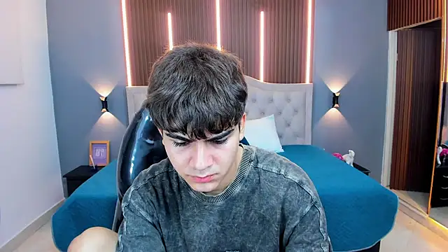 Tommy18   online show from November 2025 03:28:02 AM