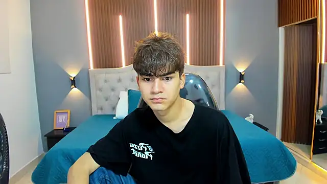 Tommy18   online show from September 2025 03:24:02 AM
