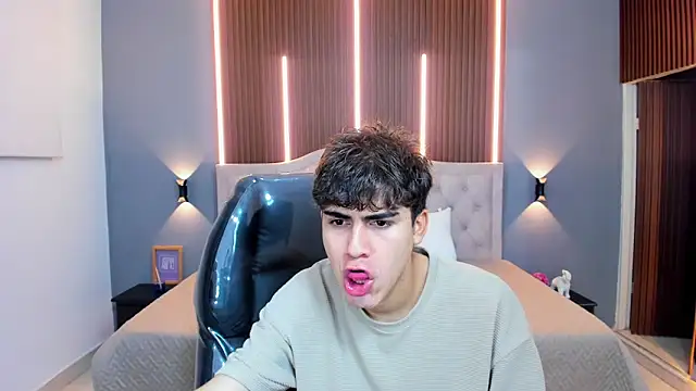 Tommy18   online show from November 2025 03:39:02 AM