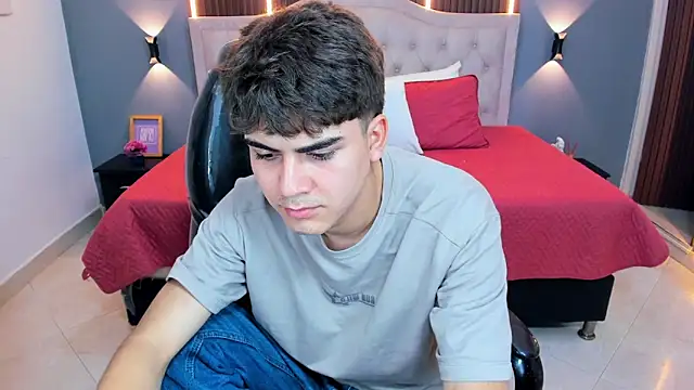 Tommy18   online show from May 2026 03:33:02 AM