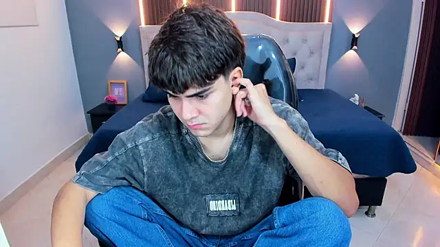 Tommy18   online show from April 2026 03:40:02 AM