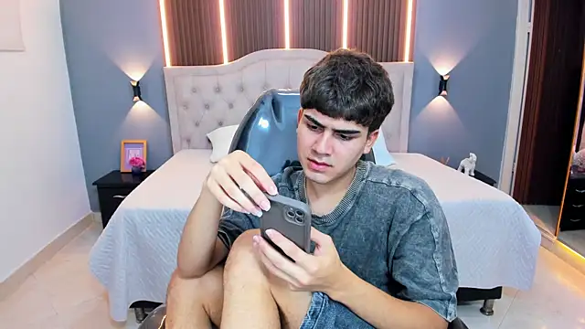 Snapshot of Tommy18__ chatting on June 2026 03:38:01 AM Tommy18 online show from June 2026 03:38:01 AM
