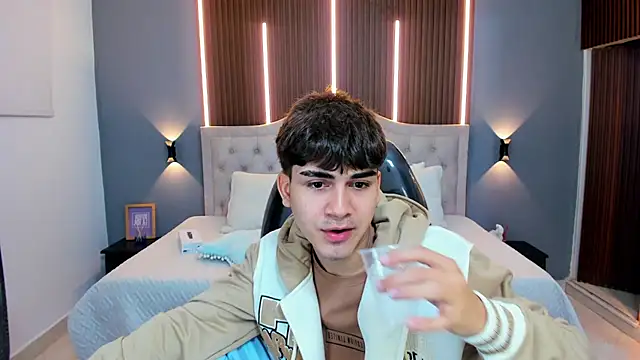 Tommy18   online show from October 2025 03:40:02 AM