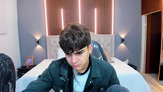 Tommy18   online show from September 2025 03:38:01 AM