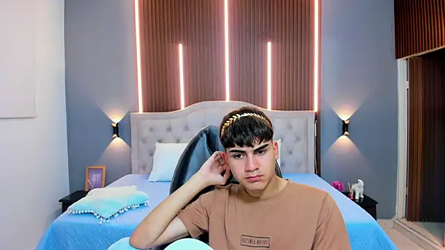 Tommy18   online show from October 2025 03:29:02 AM