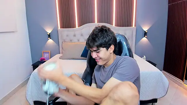 Tommy18   online show from February 2026 03:12:02 AM