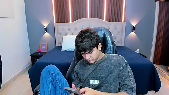 Tommy18   online show from February 2026 03:27:01 AM