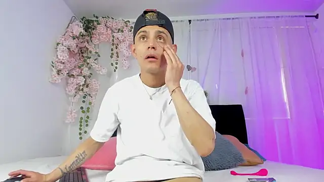 Bonny and carrot online show from December 2025 07:14:02 PM