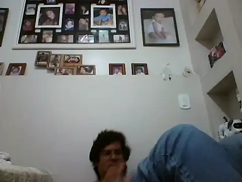 Snapshot of AgneloFly chatting on June 2026 03:39:02 AM AgneloFly online show from June 2026 03:39:02 AM