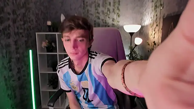 John Weasley online show from November 2025 01:04:01 PM