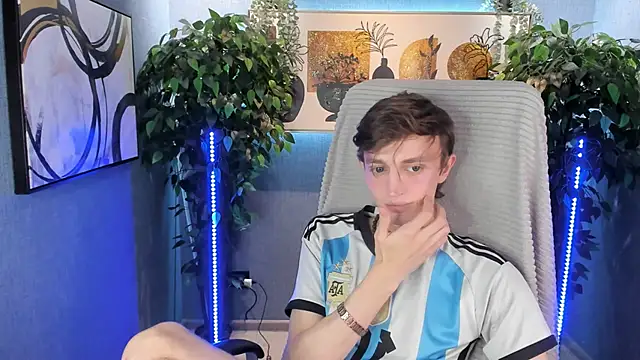 John Weasley online show from November 2025 01:26:02 PM