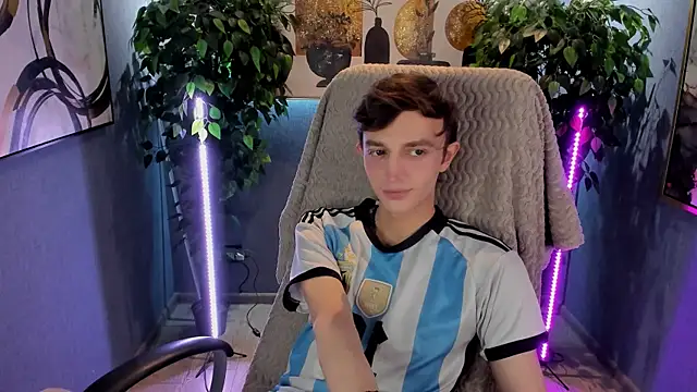 John Weasley online show from December 2025 01:54:02 PM