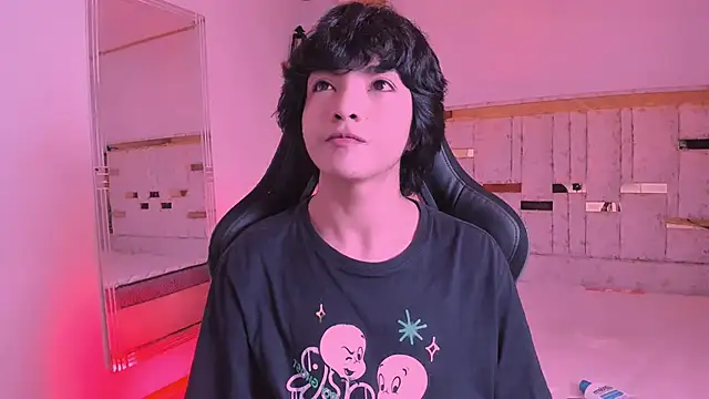 AllanYong18 online show from March 2025 07:20:02 AM