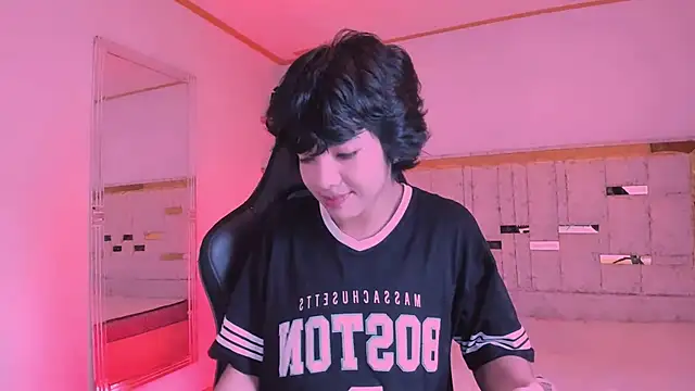 AllanYong18 online show from March 2025 07:14:01 AM