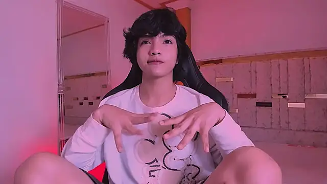 AllanYong18 online show from March 2025 09:35:02 AM