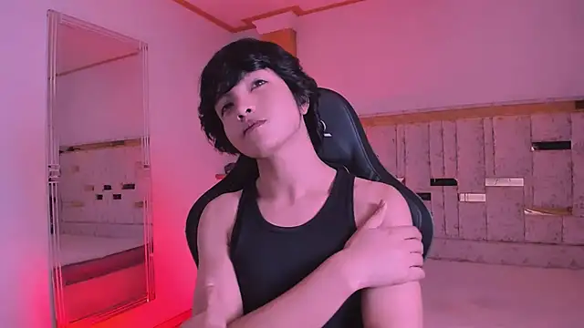 AllanYong18 online show from March 2025 10:49:02 AM