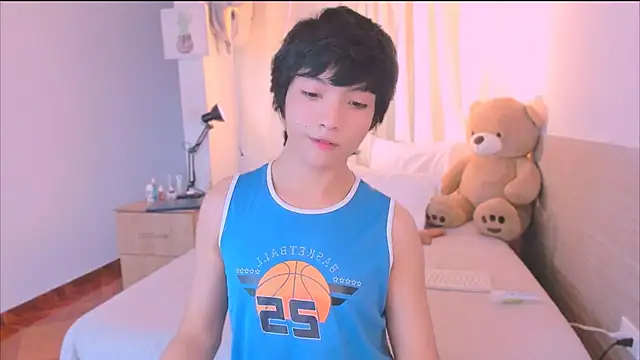 AllanYong18 online show from October 2025 09:16:01 PM