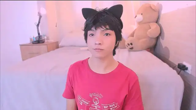 AllanYong18 online show from September 2025 03:28:01 PM