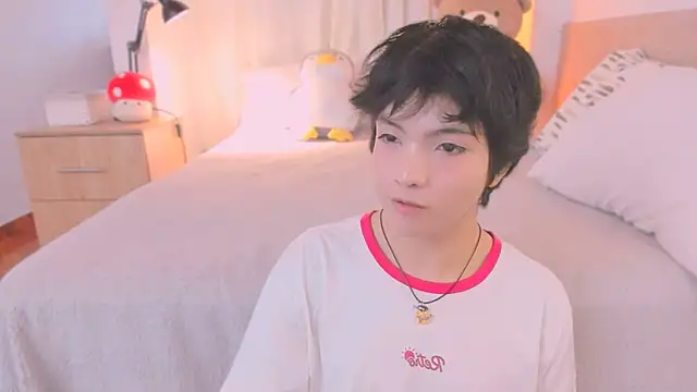 AllanYong18 online show from February 2026 12:57:02 PM