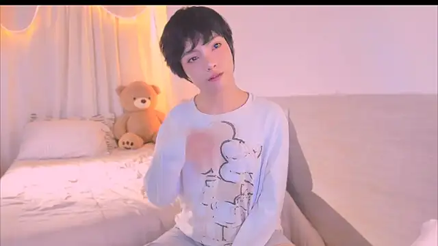 AllanYong18 online show from November 2025 11:03:01 AM