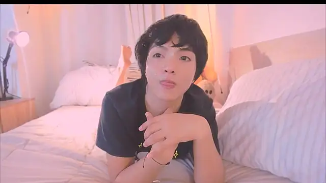 AllanYong18 online show from November 2025 08:59:02 AM