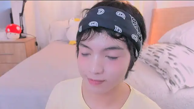 AllanYong18 online show from March 2026 12:11:02 PM