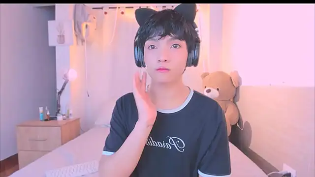 AllanYong18 online show from October 2025 07:05:01 AM