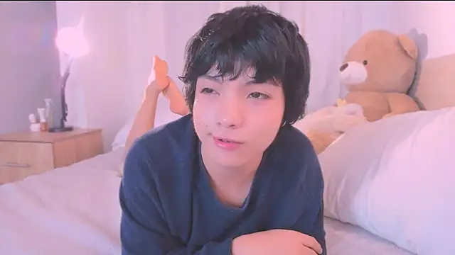 AllanYong18 online show from September 2025 08:32:01 AM