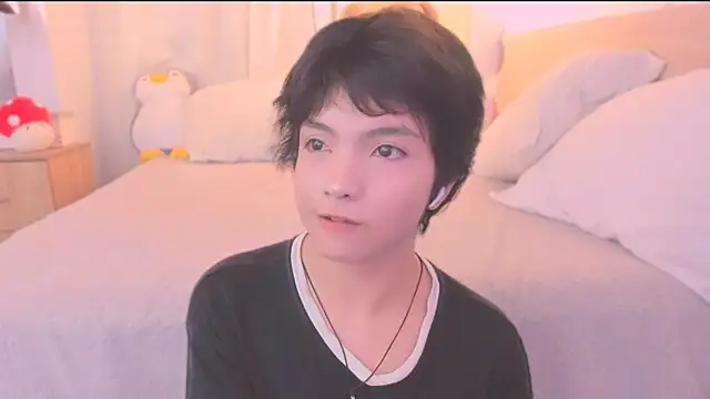 AllanYong18 online show from February 2026 01:33:02 PM