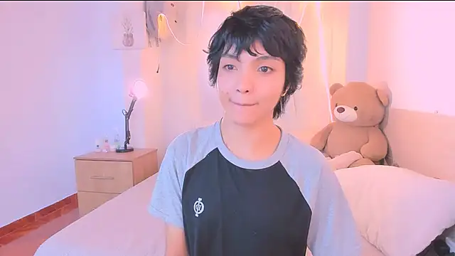 AllanYong18 online show from September 2025 01:06:02 PM