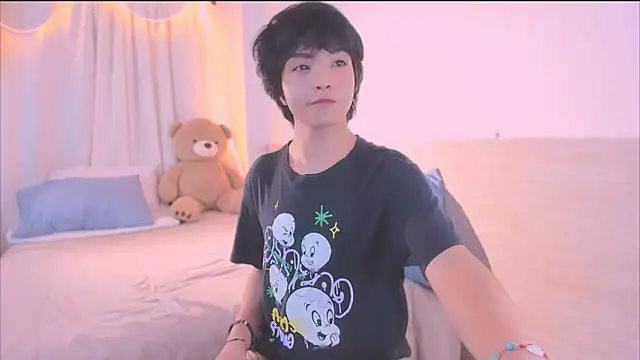 AllanYong18 online show from December 2025 07:45:01 AM