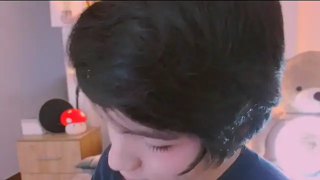 AllanYong18 online show from March 2026 11:33:02 AM