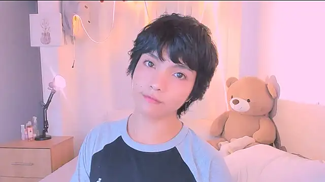 AllanYong18 online show from September 2025 01:01:01 AM