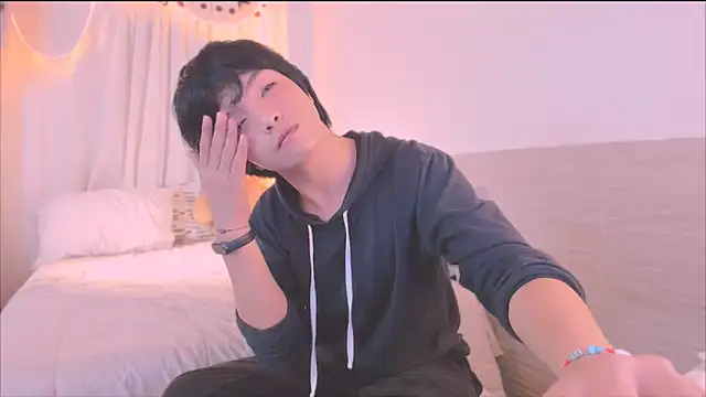 AllanYong18 online show from November 2025 05:41:01 AM